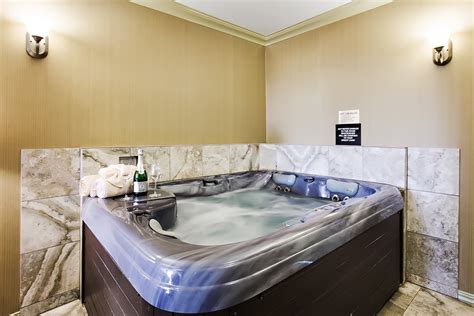 Hotels with Hot Tubs in room .